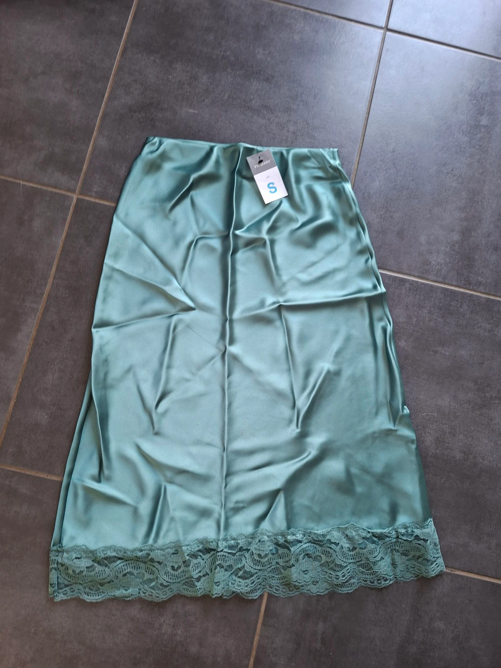 Jupe neuve avec dentelle primark S 36 38 vert d'eau 